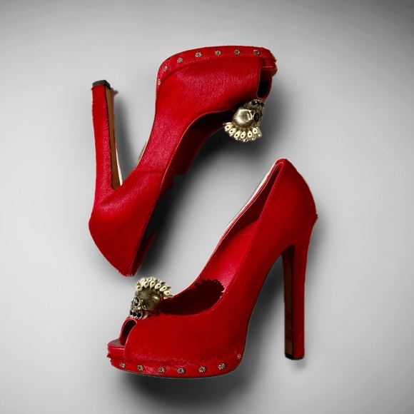 Alexander McQueen Red Suede Skull Embellished Peep Toe Pumps Size 38 - Picture 6 of 13